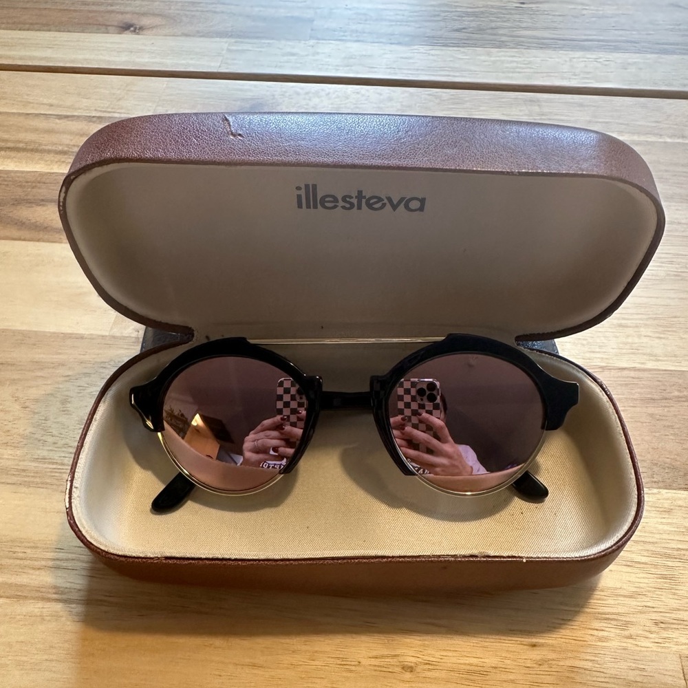 Illesteva Milan IV Sunglasses - Pink/Black